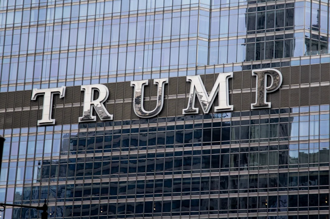 Trump anuncia aranceles del 100% a medicamentos para presionar a farmacéuticas