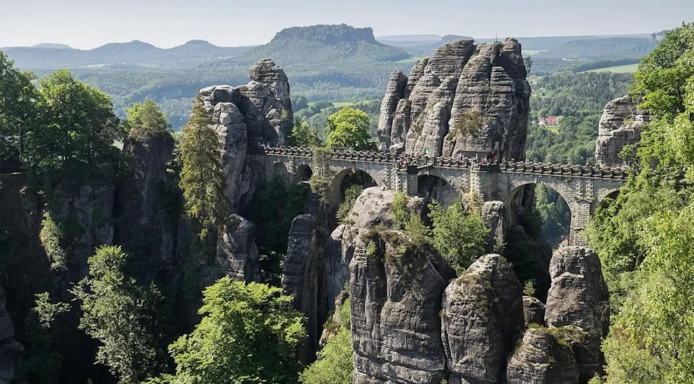 Pascua 2026: Actualizaciones comerciales, viajes y realeza