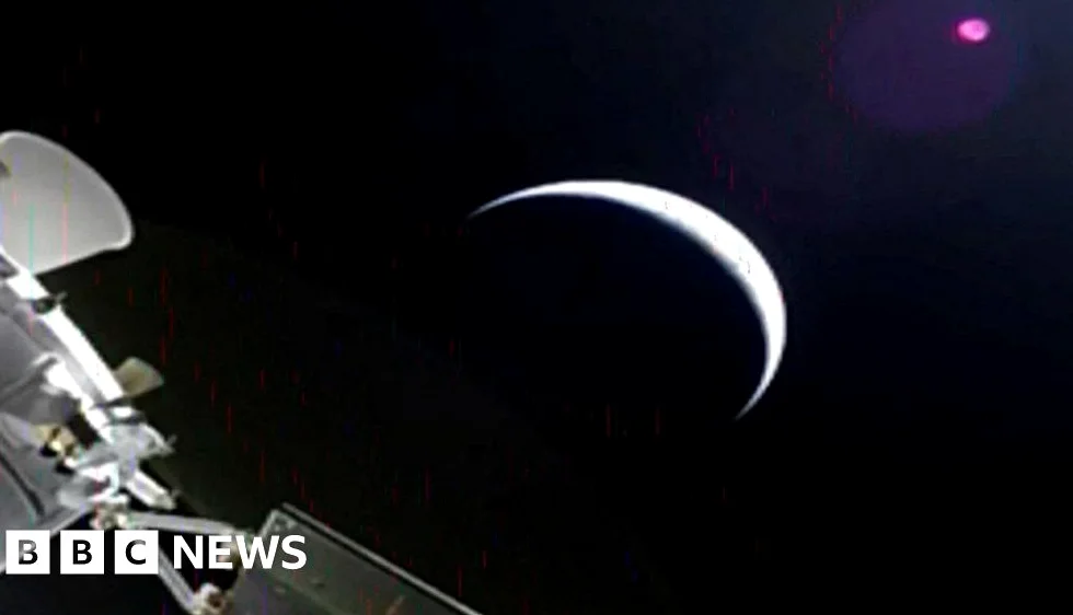 アーテミスII号、地球軌道を離れ月の裏側へ　1972年以来の人類初