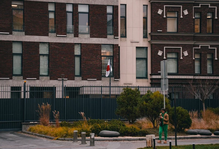 テルアビブ米大使館前で抗議行動　中東戦争終結を求める