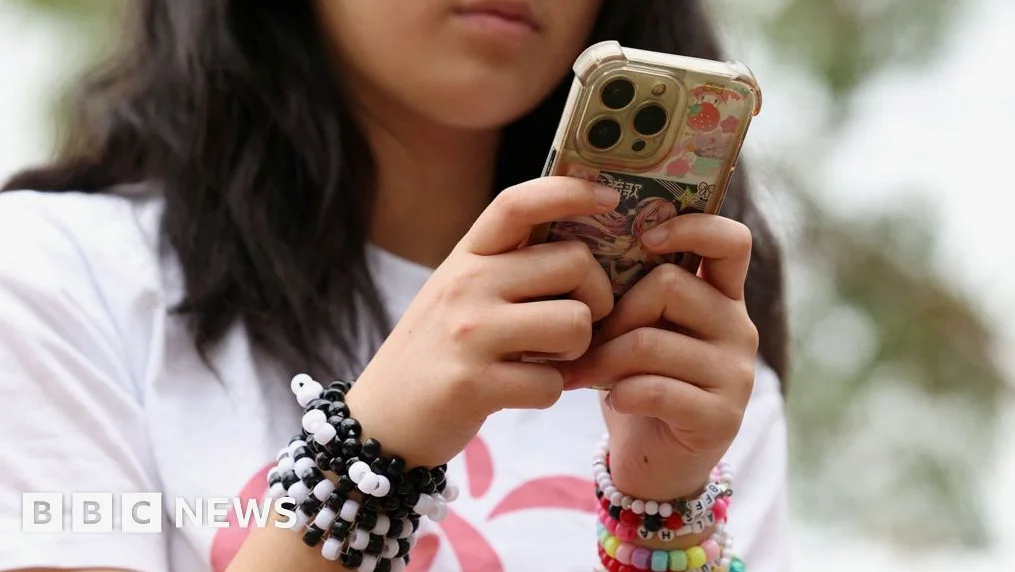 Grecia prohibirá redes sociales a menores de 15 años a partir de 2025