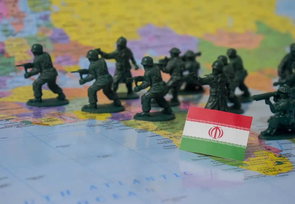 Hegseth: Iran flehte nach Waffenstillstand, nennt Sieg historisch