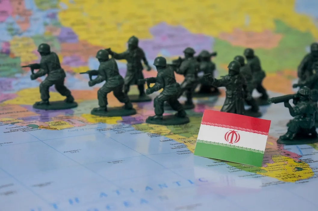 Ceasefire entre EE.UU. e Irán enfrenta desafíos, estrecho de Ormuz aún bloqueado