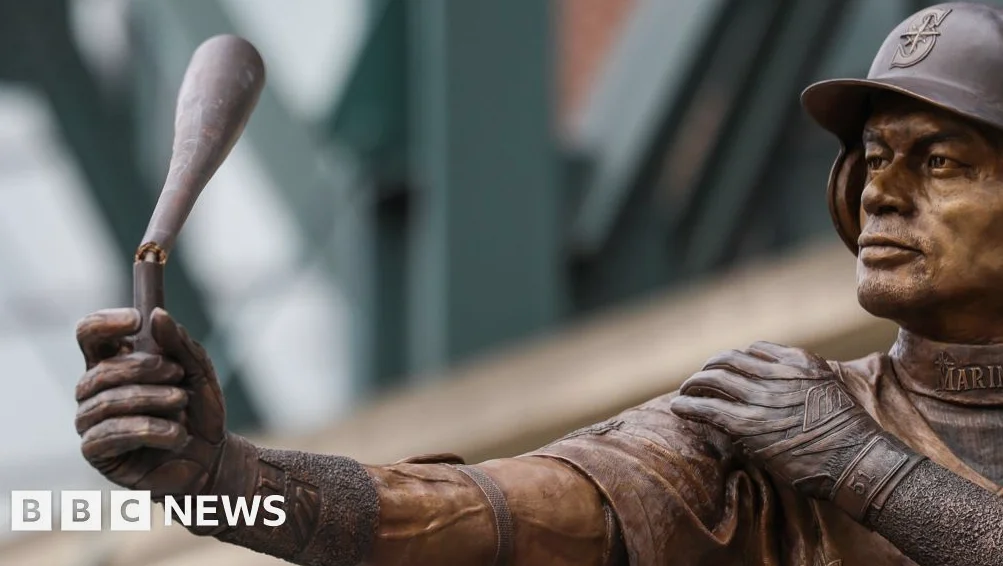 Statue von Ichiro Suzuki bricht beim Aufstellen in Seattle