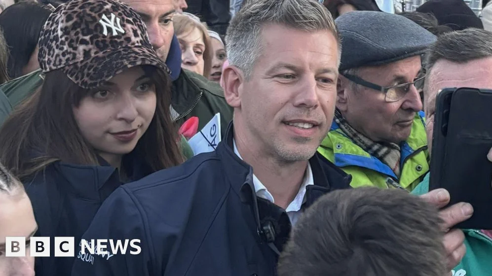 오르반 대적 마가르, 승리 직전으로… 헝가리 대선 치열한 경쟁