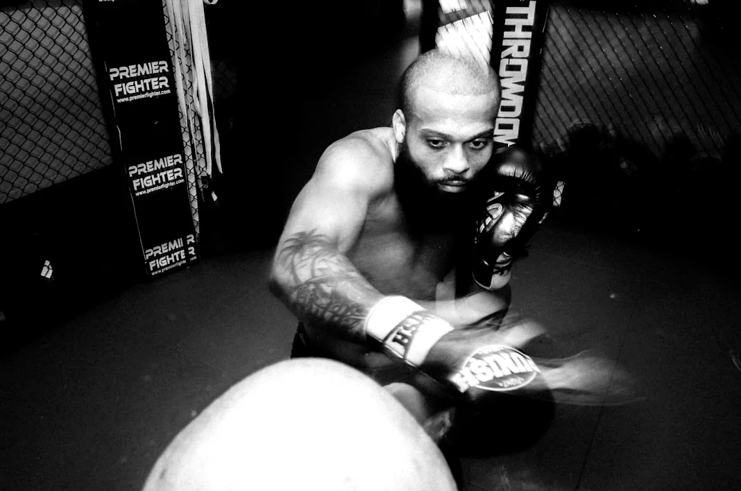 Fury vence a Makhmudov en contundente victoria