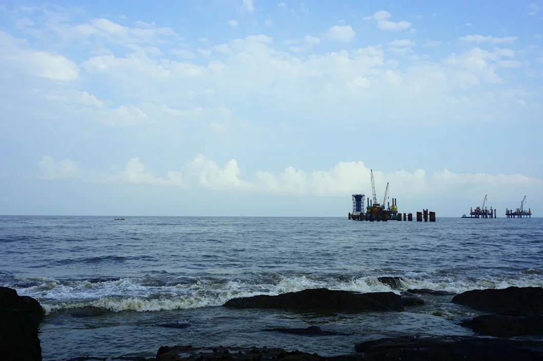 Irán coloca minas en el estrecho de Ormuz, clave para el petróleo mundial