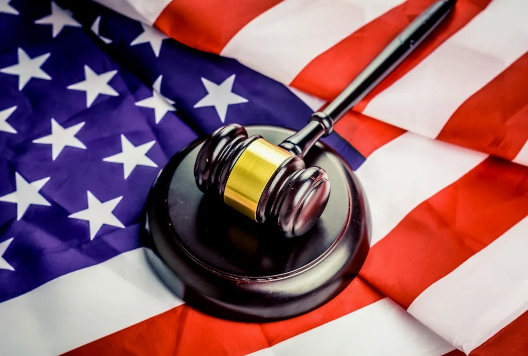 Juez estadounidense rechaza demanda de Trump por 10.000 millones contra WSJ