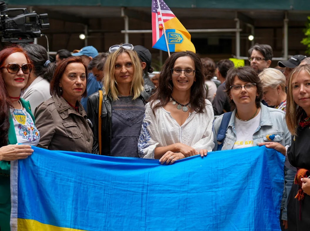 UE avanza en préstamo a Ucrania y sanciones a colonos israelíes tras elecciones en Hungría