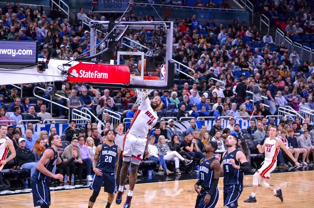 Hawks’ 15-6 Run Ends Knicks’ Lead in Game 2