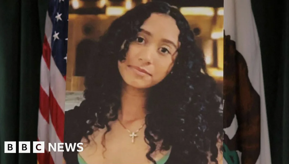 Cantante estadounidense D4vd niega culpabilidad en muerte de adolescente desaparecida
