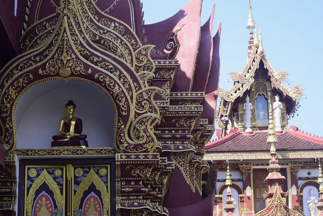 Thailändische Tempel feuern Raketen im 'Look Noo'-Fest