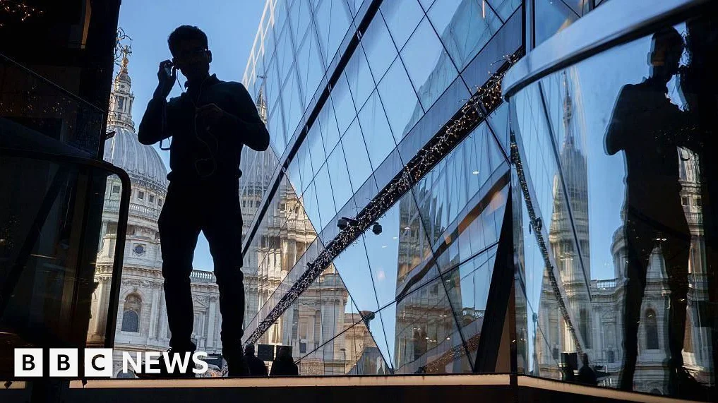 UK Long-Term Borrowing Costs Reach 28-Year High
