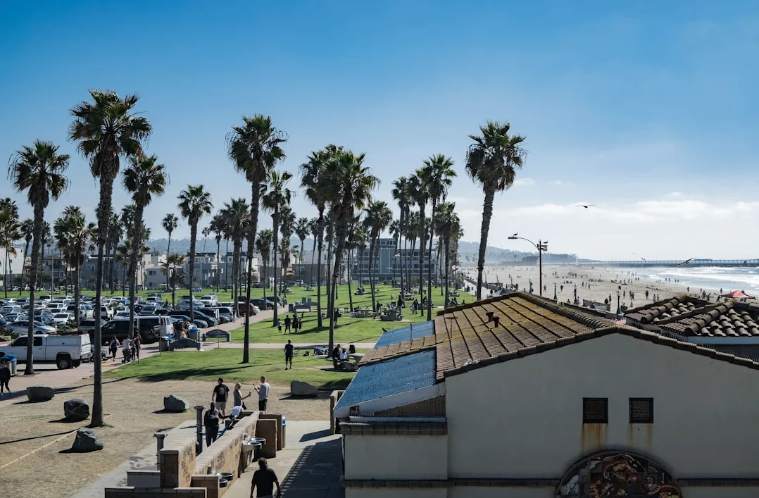 Más de 2.000 asisten a funeral en San Diego tras ataque a mezquita