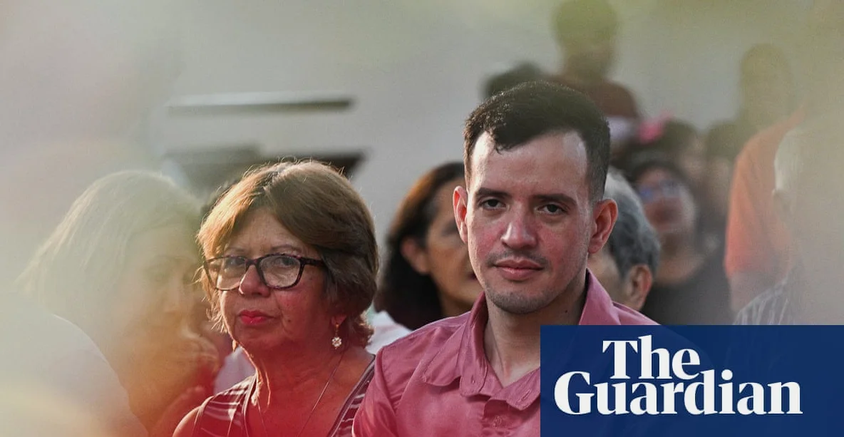 Venezuelan Makeup Artist Deported to El Salvador Seeks Asylum in Spain