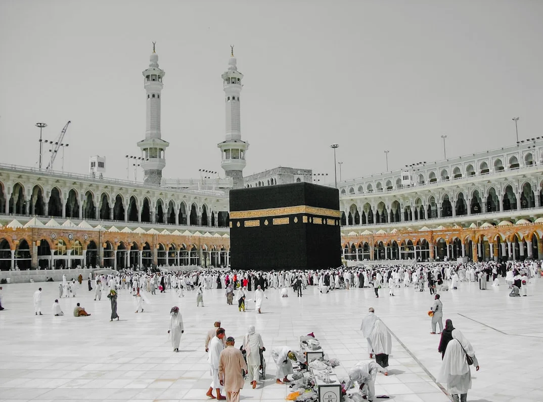 Kaaba’s Interior and the Black Kiswah: 10 Key Facts