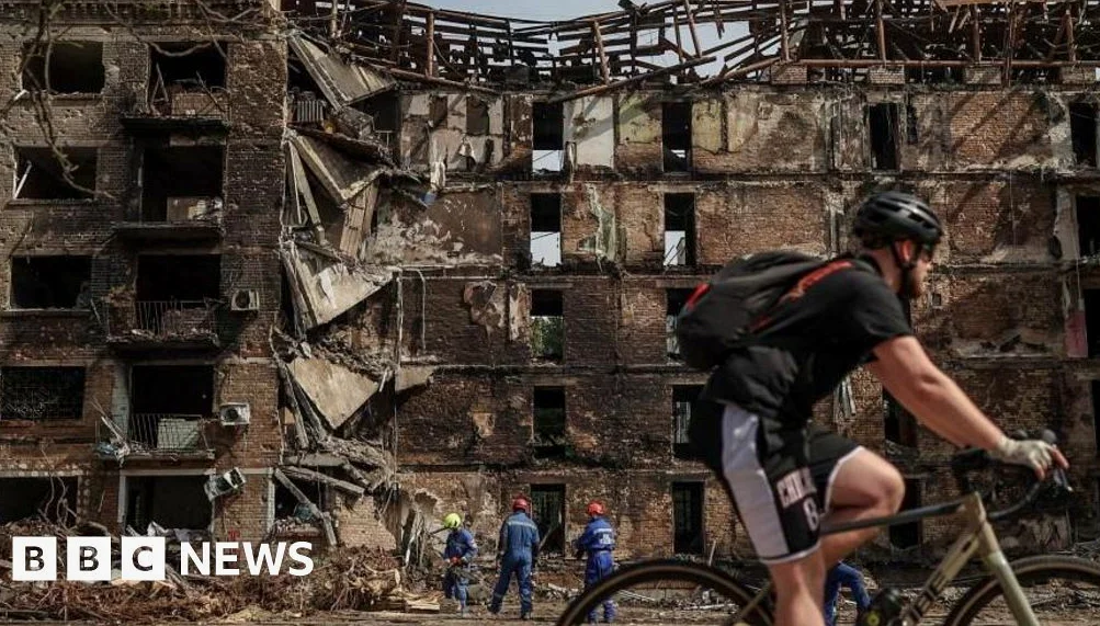 Russia threatens more Kyiv strikes and tells foreign nationals to leave