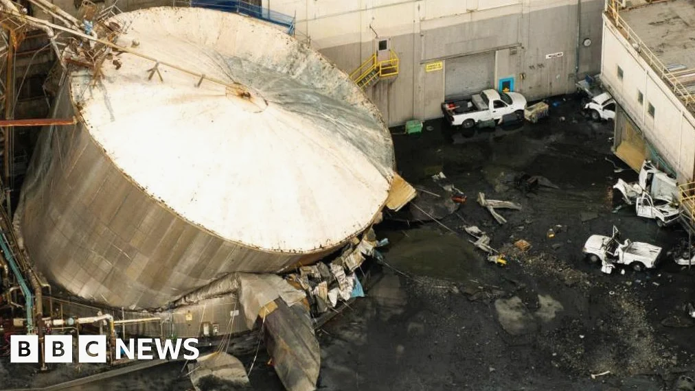 One killed and nine missing after chemical explosion at US paper mill