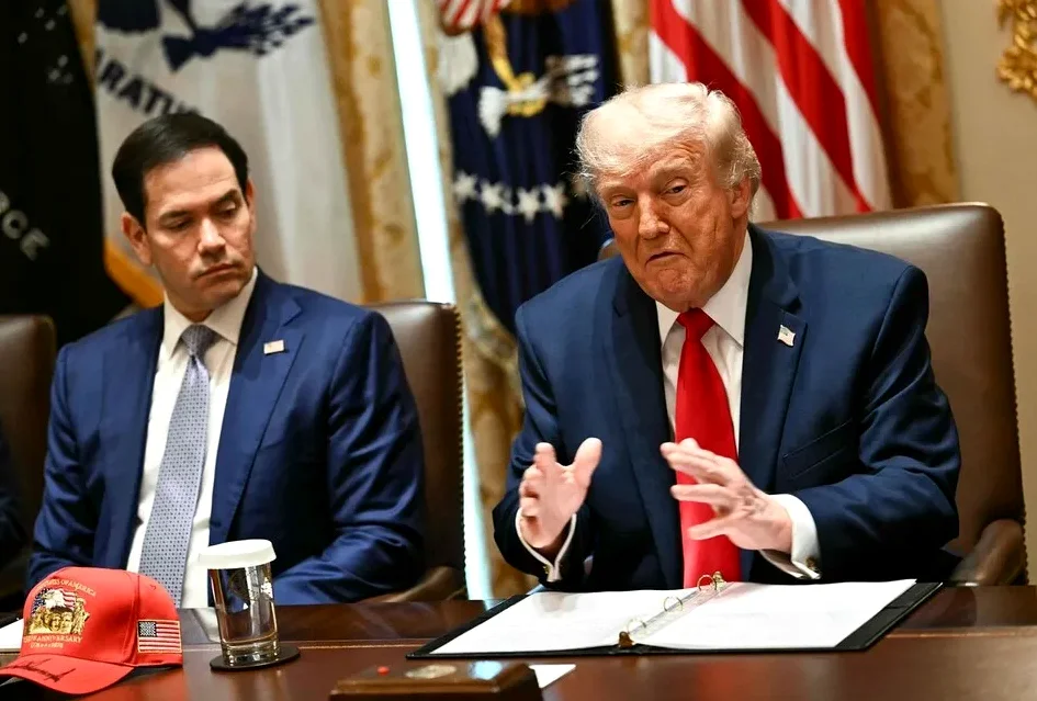 Trump amenaza con ‘destruir’ Omán por acuerdo con Irán