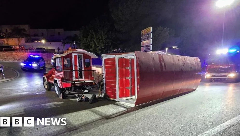 観光列車転覆で17人負傷