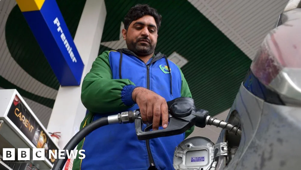 Oil Prices Slide as Pakistan Announces US-Iran Deal