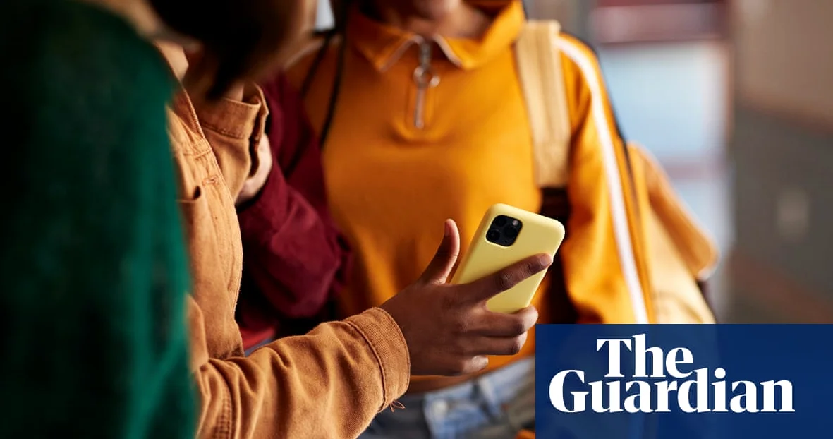 Starmer to announce ‘Australia plus’ ban on social media for under-16s