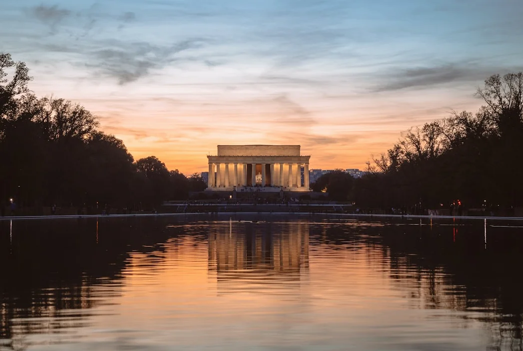 Lincoln Memorial Reflecting Pool Turns Green Again