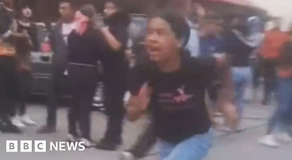 People flee as building collapses on Caracas outskirts