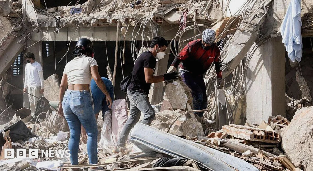 1,430 dead in Venezuela quakes as families search rubble
