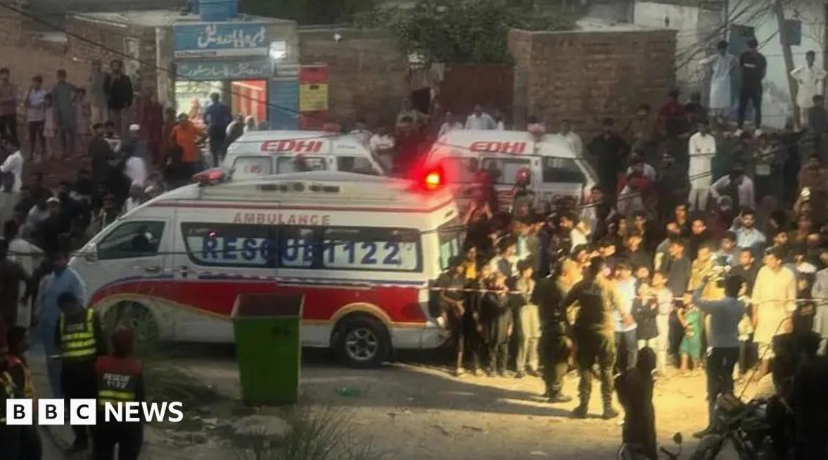 Roof collapse kills 14 children at Pakistan tuition centre