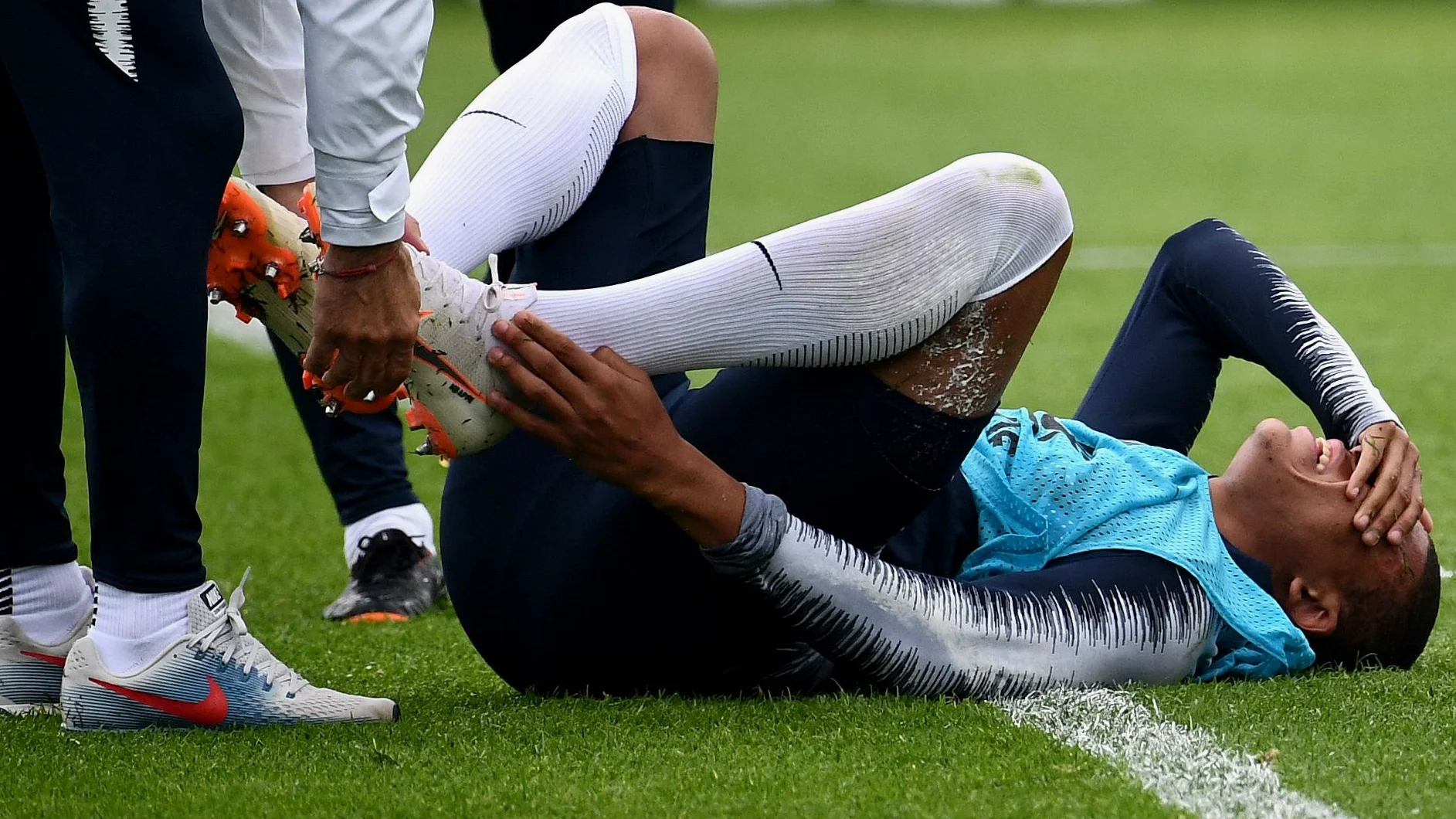 Mbappé Cheville: Les Bleus Gère Blessures Émergentes
