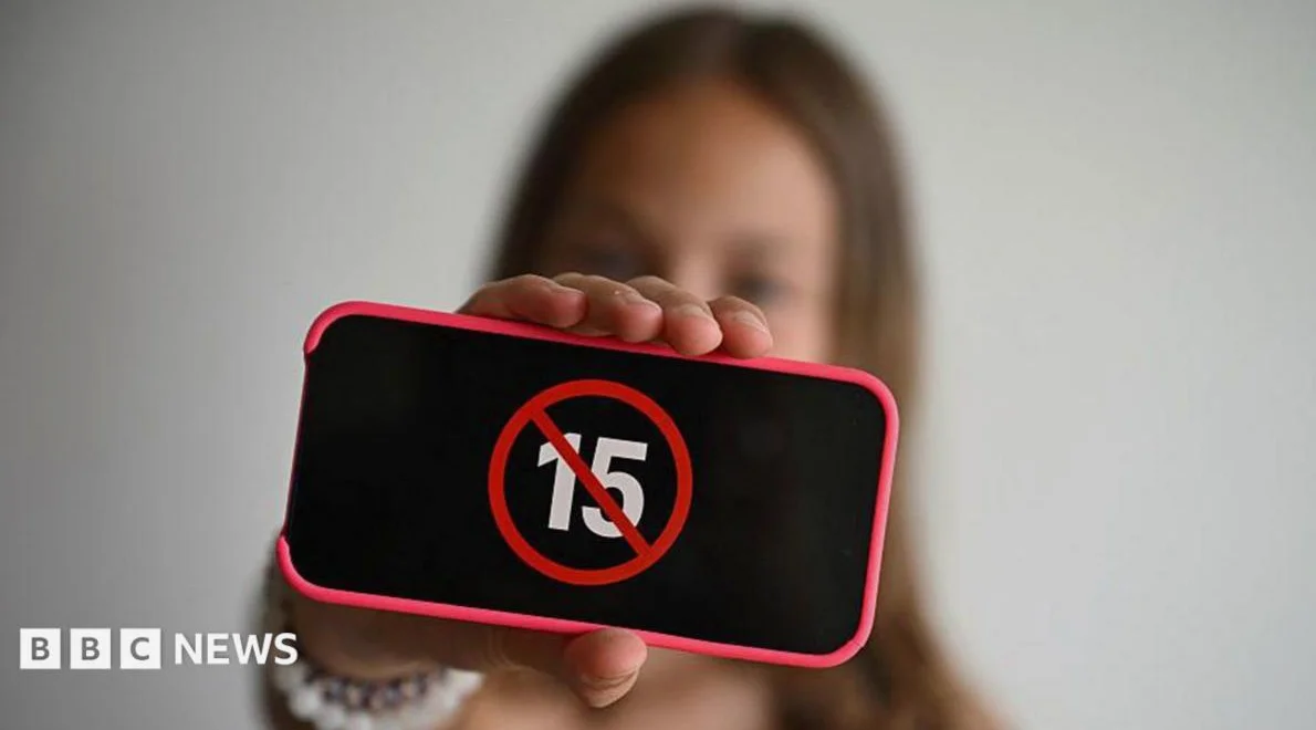 France Banning Under-15s from Social Media from 2027