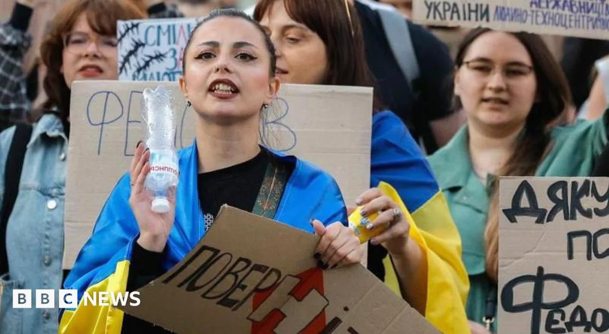 Zelensky Tries to Fix Crisis Over Removal of Defence Minister