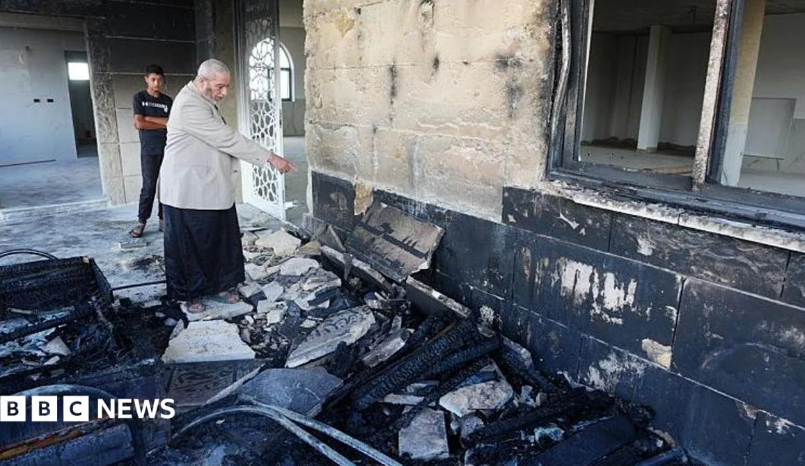 Israeli Settlers Set Fire to Mosques, Cars in West Bank