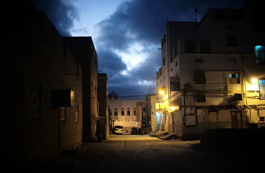Yemen Conflict Escalates as Houthis Attack, U.S. Strikes