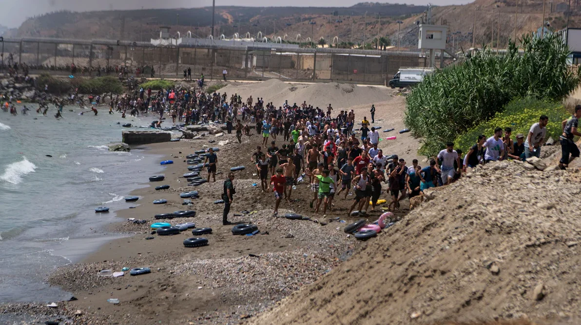 セウタに2000人以上の移民流入、緊張高まる
