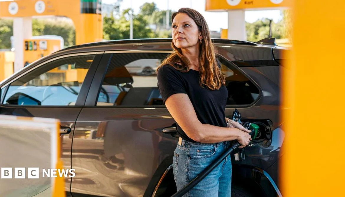 UK petrol prices hit highest level since Iran war began