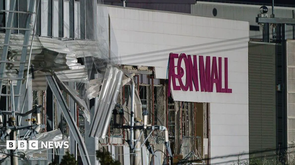 Two Workers Killed in Blast After Re-entering Quake-Hit Japan Mall