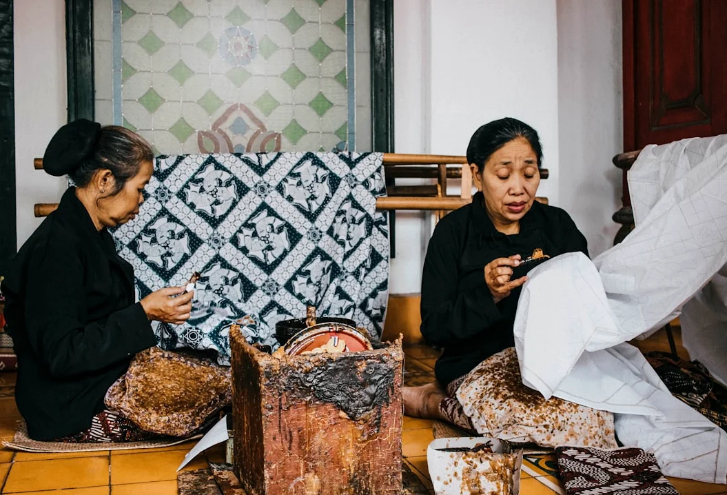 Magnitude 7.7 earthquake hits Indonesia, causing damage and deaths