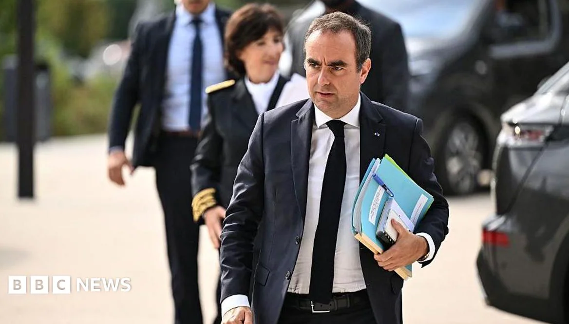 French PM Heckled Over Wildfire Response as Blazes Rage Across Europe