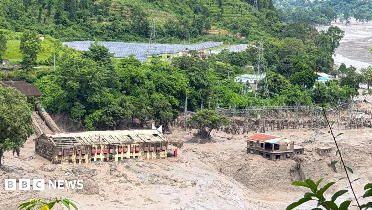 17 Dead, Hundreds Unaccounted for in Nepal-Tibet Flood