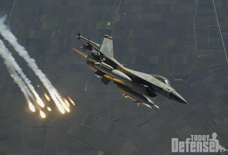 F-4ファントム墜落で2人死亡　ギリシャ空軍飛行ショー中