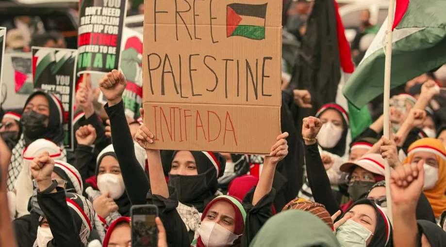 Palestinians Turn to Radio for Checkpoint and Settler Attack Updates