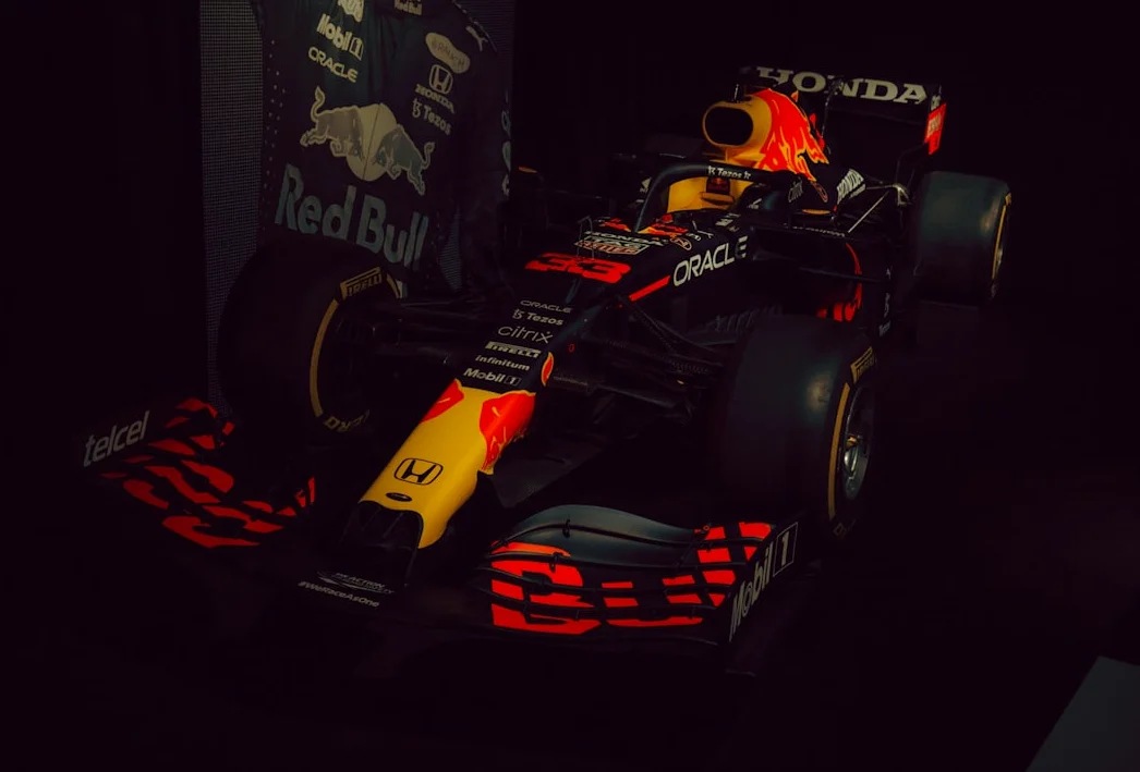Verstappen Beats 100 Go-Karters in 35 Minutes at Silverstone