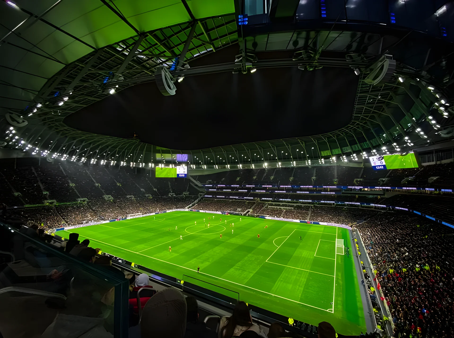 Ehemaliger England- und Tottenham-Star Andros Townsend von Pitch-Roller überrollt