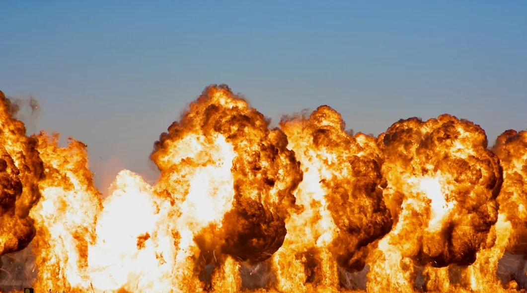 Massive Explosions at Syrian Army Weapons Depot Near Aleppo Injure Four