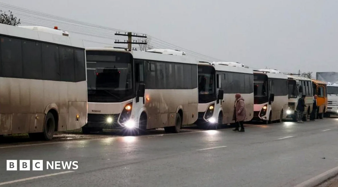 러시아 점령지 오레스키 주민 대피, 역사적 휴전으로 벨라루스 도착