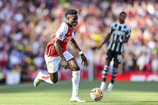 Arsenal busca ampliar ventaja ante City ante Wolves esta noche