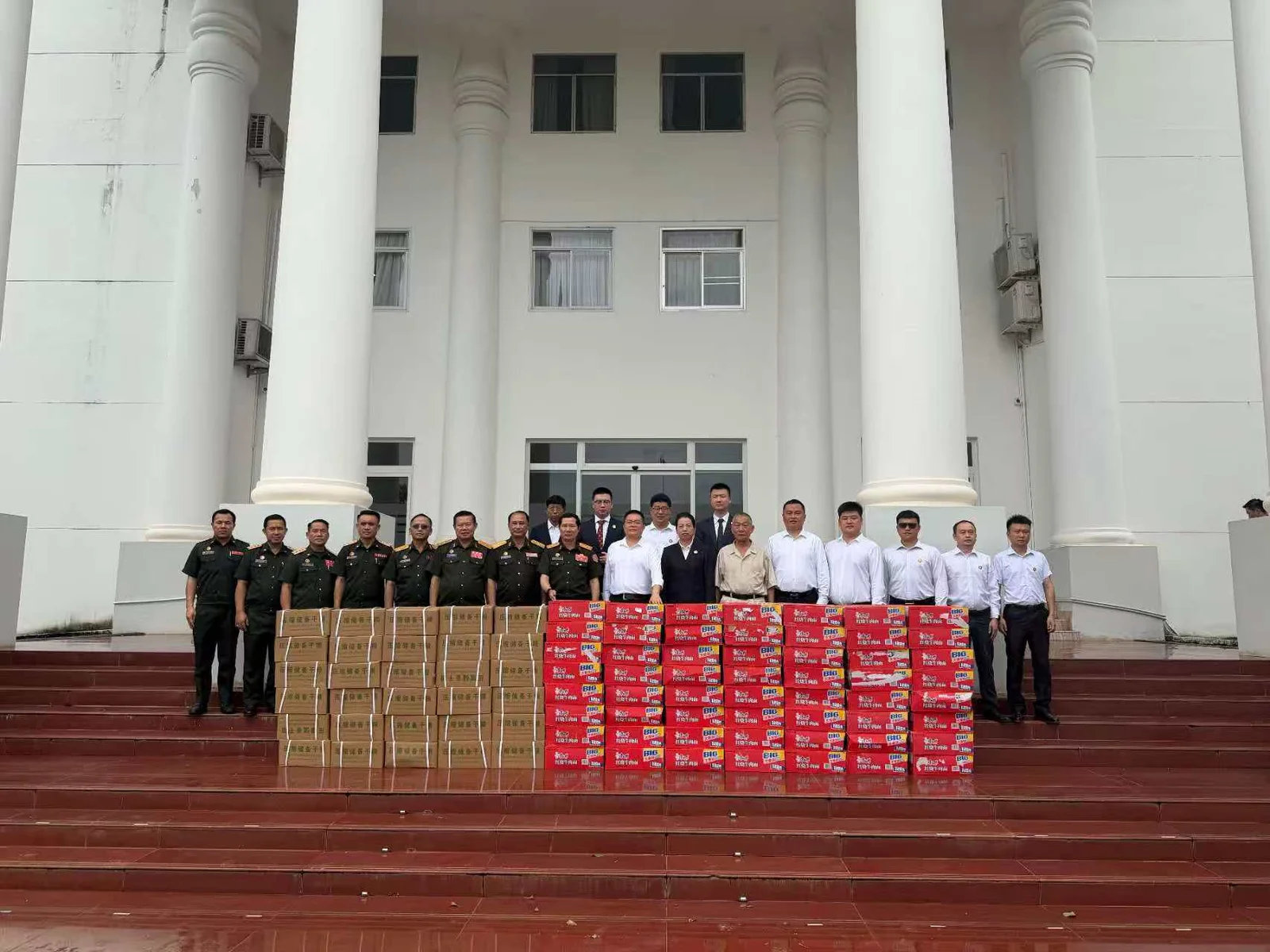 Asia-Pacific International Financial Investment Donates Field Rations to Lao People's Army