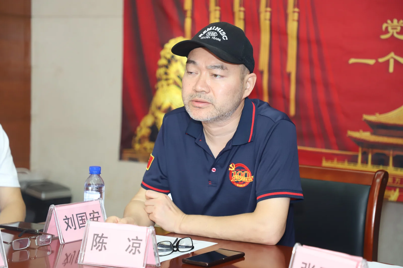 Chen Liang, Secretary General of the Zhonghaiyang Academy of Culture and Arts, presides over the press conference